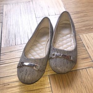 💜OFFERS💜 - Flats in great condition!